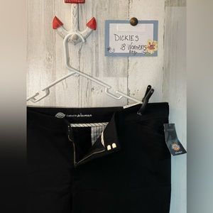 Woman’s Black NWT Dickies sz. 18